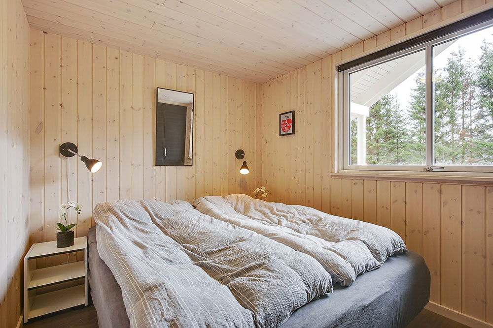 Ett av de 9 utmärkta sovrummen i lyxstuga nr 362 i Nordsjälland.