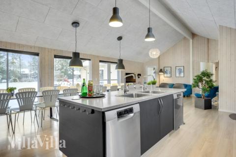 Köket i lyxstuga nr 362 är utrustat så att ni kan laga mat till 24 personer.