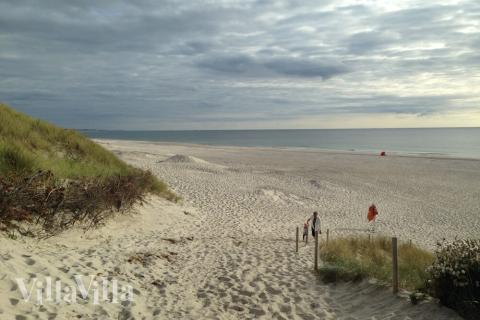 Stranden i närheten av lyxhus 363.
