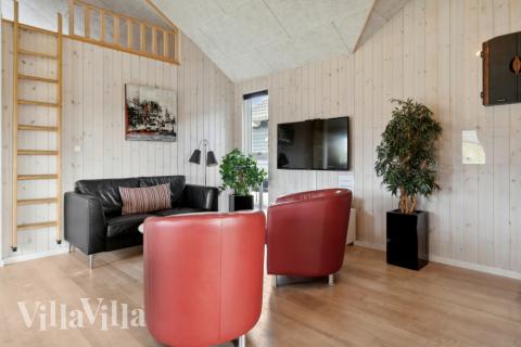 Aktivitetsrum i lyxstuga nr 363 med 7 sovrum och plats för 20 personer.