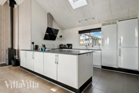 Köket i lyxstuga nr 363 är utrustat så att ni kan laga mat till 20 personer.