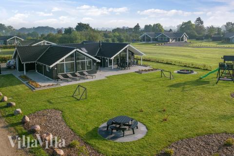 Den tjusiga sommarstugan nr 366 med gott om plats för upp till 14 personer