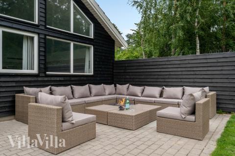 Njut av en grillkväll på terrassen i lyxstuga nr 365 i Nordsjälland