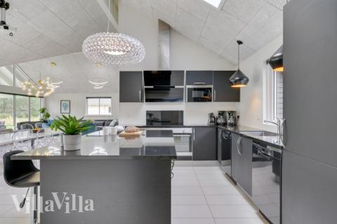 Köket i lyxstuga nr 365 är generöst inrett.