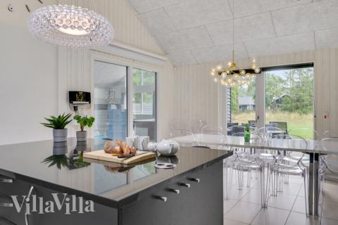 Välinrett kök i lyxstuga nr 365 i Nordsjälland.