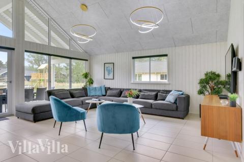 När ni besöker lyxhus nr 365 kan ni mysa tillsammans i sofforna.