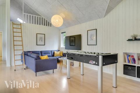 Aktivitetsrum i lyxstuga nr 365 med 8 sovrum och plats för 20 personer.