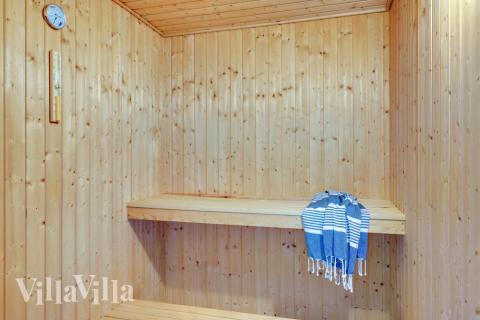 Njut av bastuvärmen i lyxstuga nr 365 för 20 personer