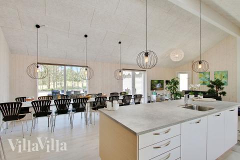 Köket i lyxstuga nr 370 är generöst inrett.