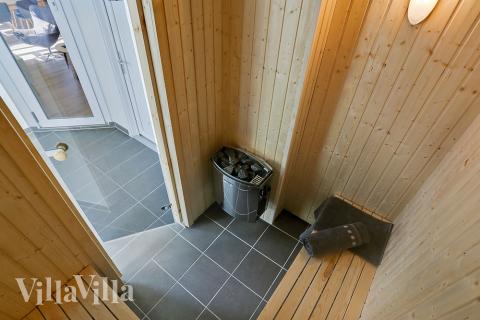 Njut av bastuvärmen i lyxstuga nr 369 för 20 personer