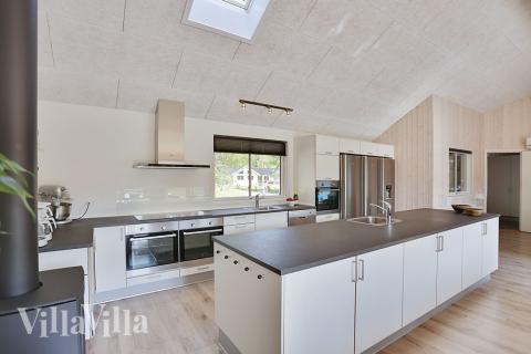 Köket i lyxstuga nr 369 är utrustat så att ni kan laga mat till 20 personer.