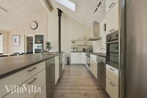 Välinrett kök i lyxstuga nr 369 i Nordsjälland.