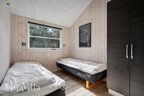 Ett av de 9 utmärkta sovrummen i lyxstuga nr 371 i Vestjylland.