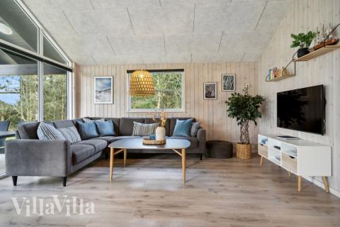 Soffhörnan i lyxstuga 371 i Vestjylland.