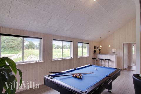 Aktivitetsrum i lyxstuga nr 372 med 7 sovrum och plats för 18 personer.