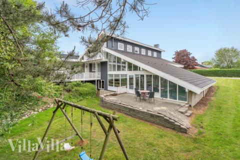 Den tjusiga sommarstugan nr 373 med gott om plats för upp till 20 personer