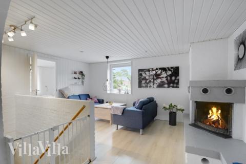 Soffhörnan i lyxstuga 373 i Limfjorden.