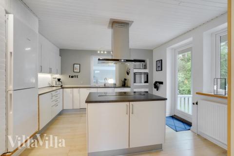 Köket i lyxstuga nr 373 är utrustat så att ni kan laga mat till 20 personer.