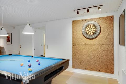 Lyxstuga 373 för 20 personer har ett stort aktivitetsrum med bl.a. biljard och dart