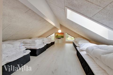 Några av de 22 sovplatserna finns på loftet i lyxstuga nr 374