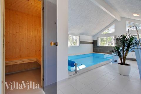 Njut av bastuvärmen i lyxstuga nr 374 för 22 personer