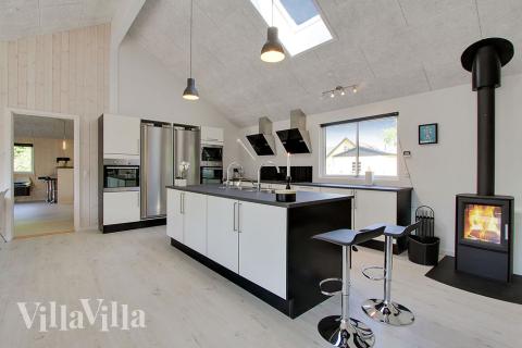 Köket i lyxstuga nr 374 är utrustat så att ni kan laga mat till 22 personer.