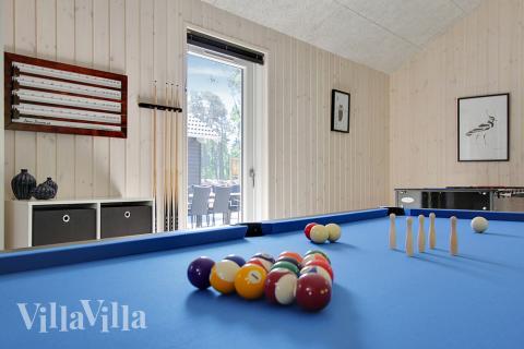 Aktivitetsrum i lyxstuga nr 374 med 8 sovrum och plats för 22 personer.