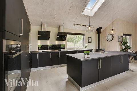 Köket i lyxstuga nr 376 är utrustat så att ni kan laga mat till 22 personer.