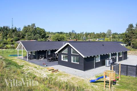 Den tjusiga sommarstugan nr 376 med gott om plats för upp till 22 personer