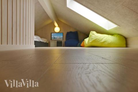 Några av de 18 sovplatserna finns på loftet i lyxstuga nr 379