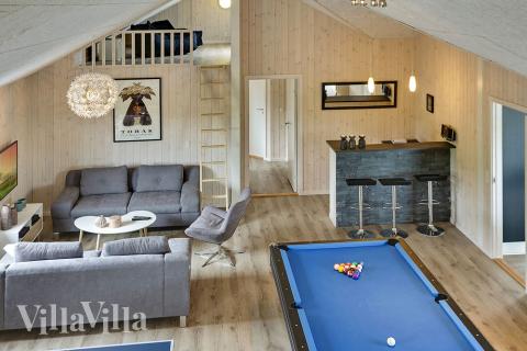 Förutom de många timmar som du kan tillbringa i stugans poolavdelning erbjuder lyxstuga 375 även biljard, bordtennis och dart