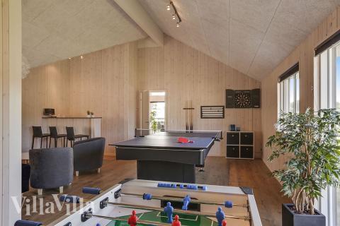 Aktivitetsrum i lyxstuga nr 377 med 7 sovrum och plats för 18 personer.