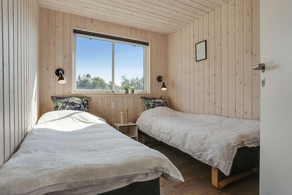 Ett av de 7 utmärkta sovrummen i lyxstuga nr 377 i Nordsjälland.