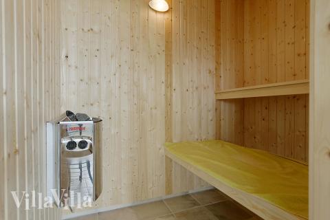 Njut av bastuvärmen i lyxstuga nr 378 för 18 personer