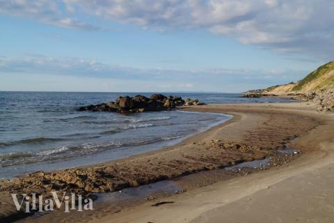 Stranden i närheten av lyxhus 378.