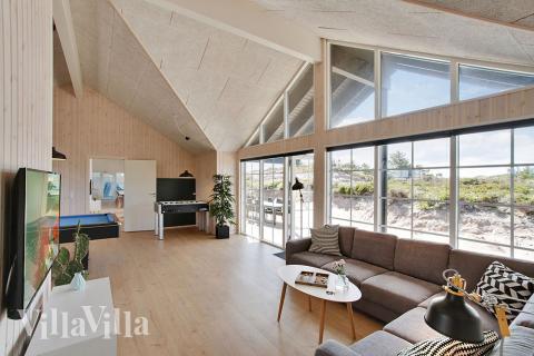 Lyxstuga 383 för 18 personer har ett stort aktivitetsrum med bl.a. biljard och dart