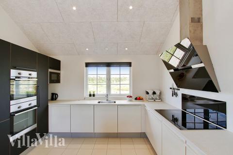 Köket i lyxstuga nr 383 är utrustat så att ni kan laga mat till 18 personer.