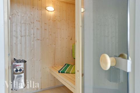 Njut av bastuvärmen i lyxstuga nr 384 för 20 personer