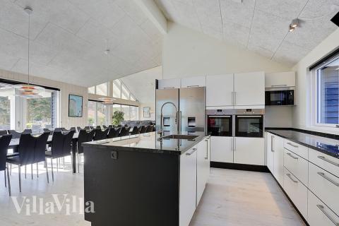 Köket i lyxstuga nr 384 är generöst inrett.