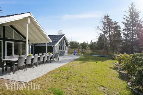 Den tjusiga sommarstugan nr 384 med gott om plats för upp till 20 personer