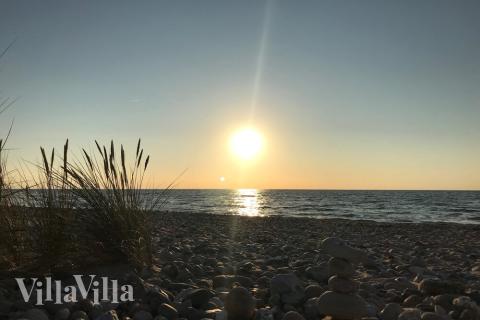 Stranden i närheten av lyxhus 384.