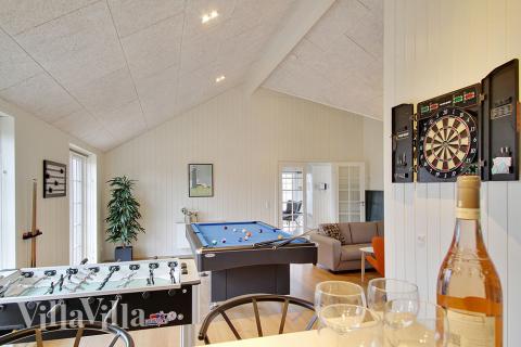Tävla i sommarhusets aktivitetsrum när ni besöker lyxhus nr 386 i Østjylland.