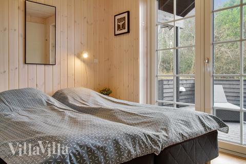 Ett av de 7 utmärkta sovrummen i lyxstuga nr 386 i Østjylland.