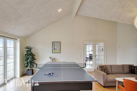 Lyxstuga 386 för 18 personer har ett stort aktivitetsrum med bl.a. biljard och dart