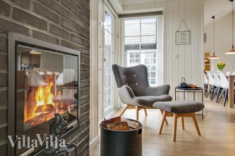 Ni kan sitta 18 personer tillsammans i vardagsrummet när ni besöker lyxhus nr 386 i Østjylland.