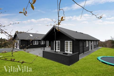 Lyxstuga nr 386 har en härlig terrass med sköna trädgårdsmöbler för 18 personer.