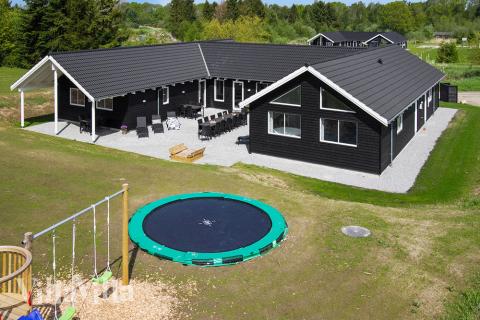 Den tjusiga sommarstugan nr 394 med gott om plats för upp till 22 personer