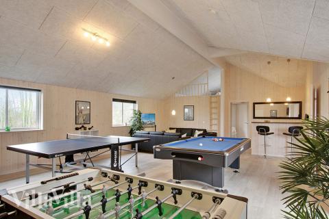 Aktivitetsrum i lyxstuga nr 701 med 9 sovrum och plats för 24 personer.