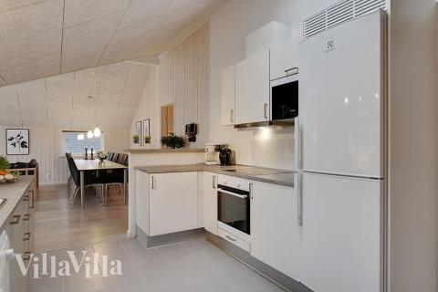 Köket i lyxstuga nr 702 är utrustat så att ni kan laga mat till 12 personer.