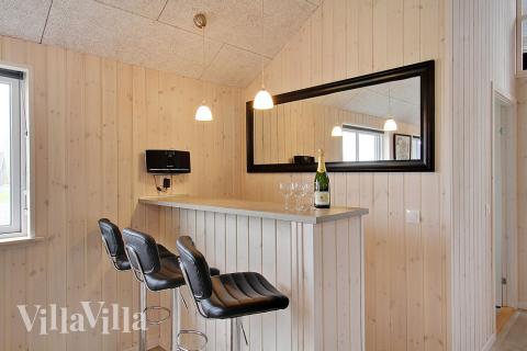 Den härliga sommarstugan bjuder bland annat på en bar som denna i lyxstuga 703 i Tyskland